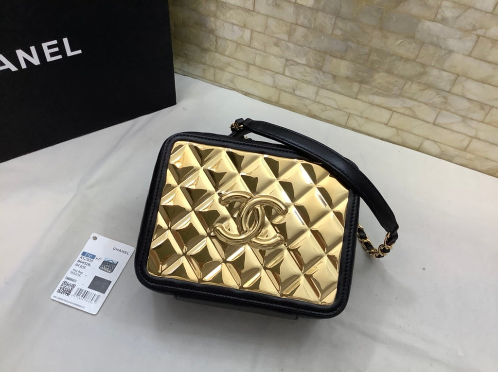 Chanelouis Vuittonanity Case Black With Gold Metal For Women Handbags, Shoulder And Crossbody Bags 7.2in/19cm AS2900
