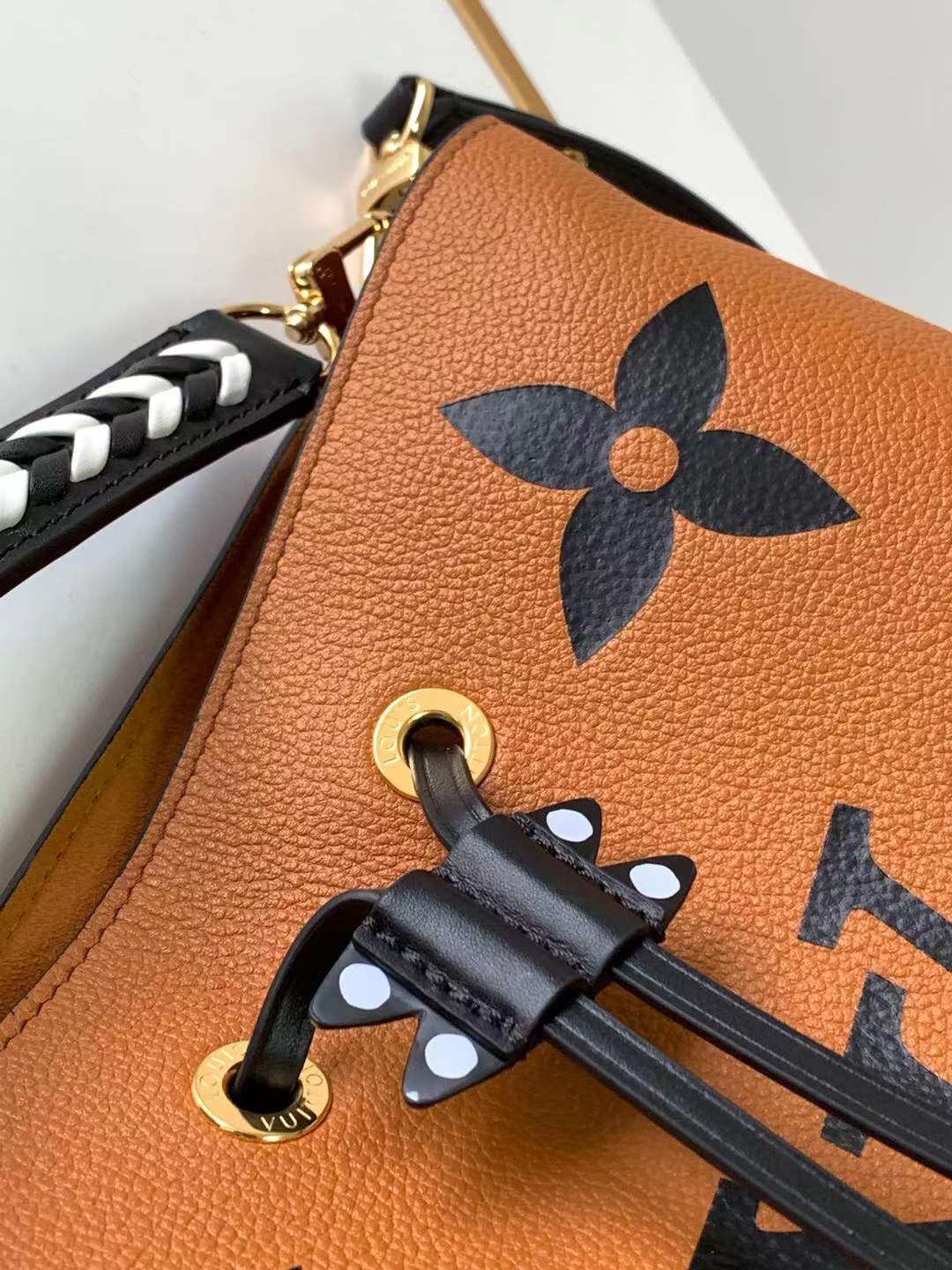 Louis Vuitton Louis Vuitton Crafty Neonoe MM Bucket Bag Caramel For Women, Women’s Handbags, Shoulder Bags 10.2in/26cm Louis Vuitton M56888