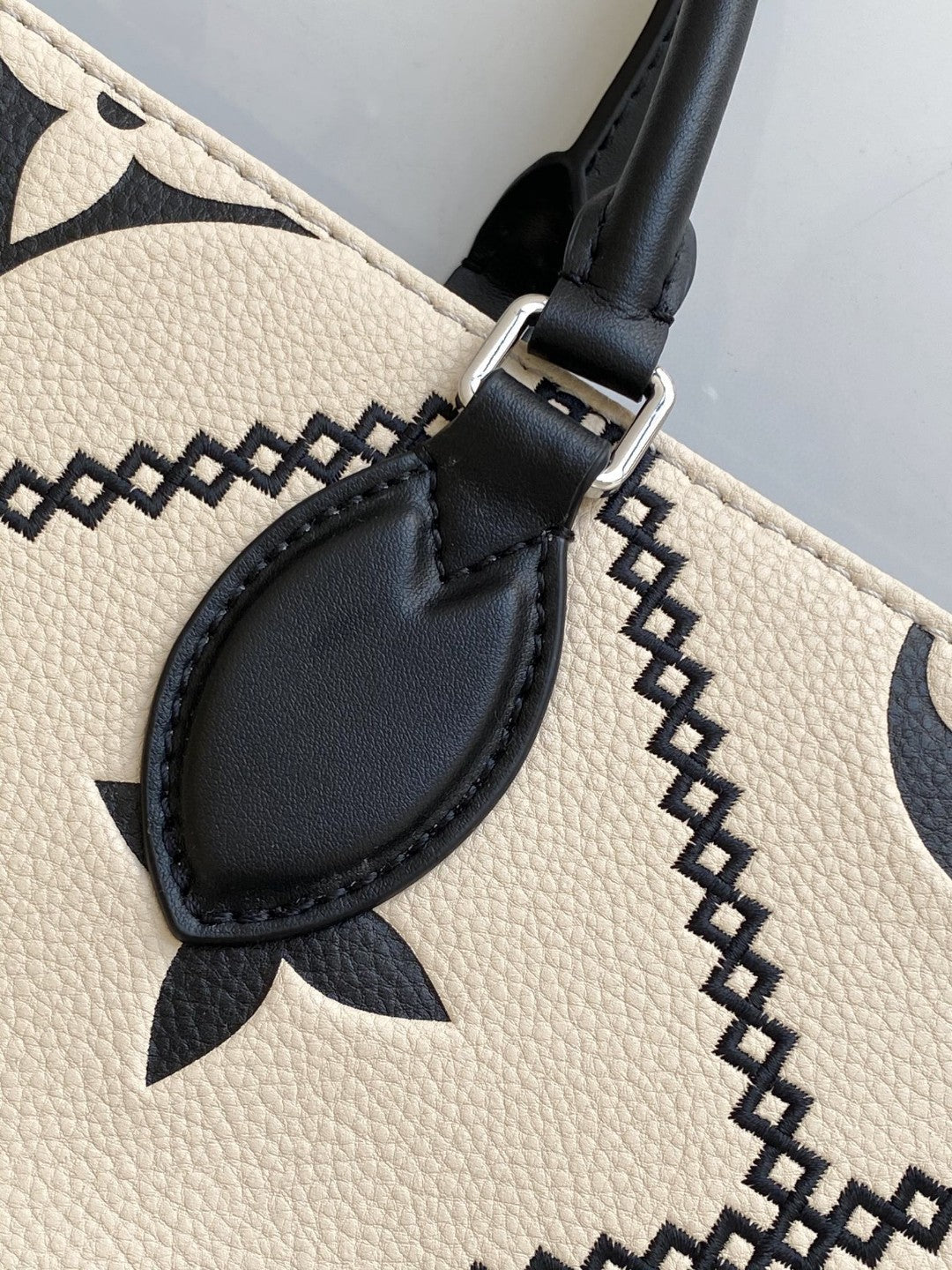 Louis Vuitton Onthego MM Tote Bag Monogram Empreinte CrÃƒÆ’Ã‚Â¨me Beige For Women, Women Handbags, Shoulder Bags And Crossbody Bags 13.8in/35cm Louis Vuitton M46016