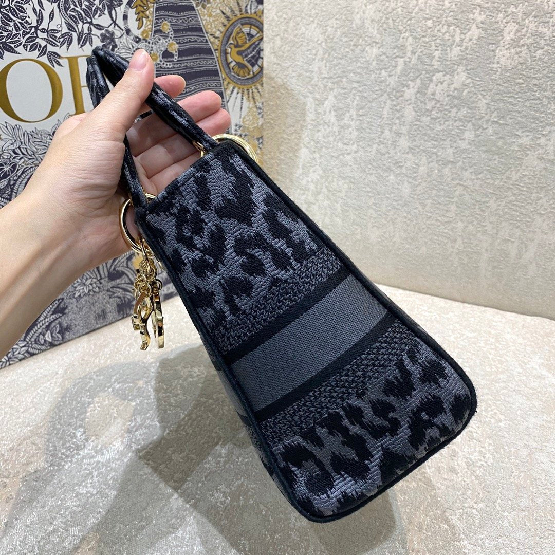 Dior MeDiorum Lady D-Lite Bag Blue and Black Mizza Embroidery, Blue and Black Handbags, Crossbody Bags, 24cm CD M0565ORHM_M962