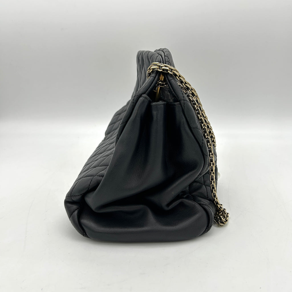 Chanel Matelasse Chain Shoulder Black Leather LA4509