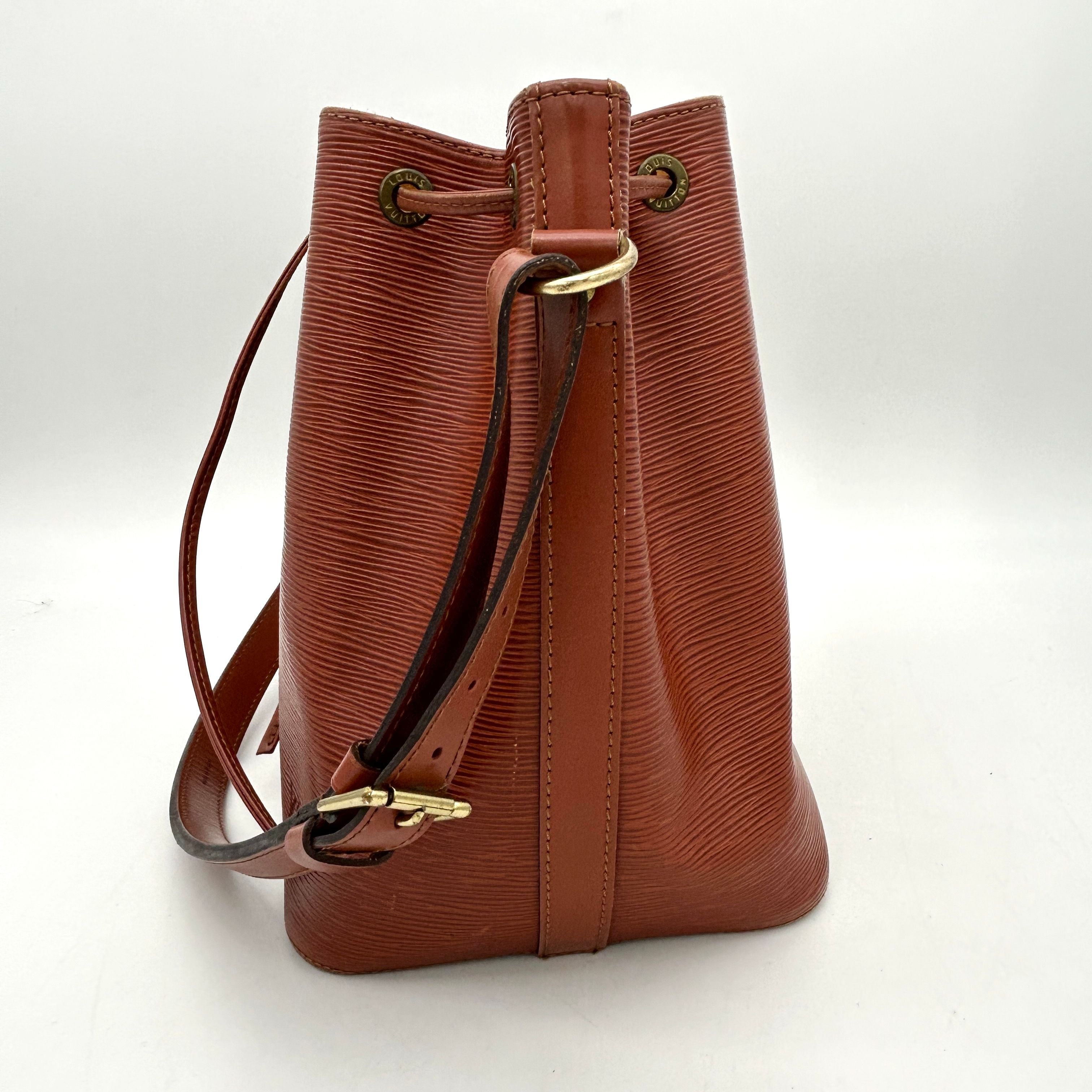LOUIS VUITTON Epi Petit Noe Shoulder Bag Brown AE823