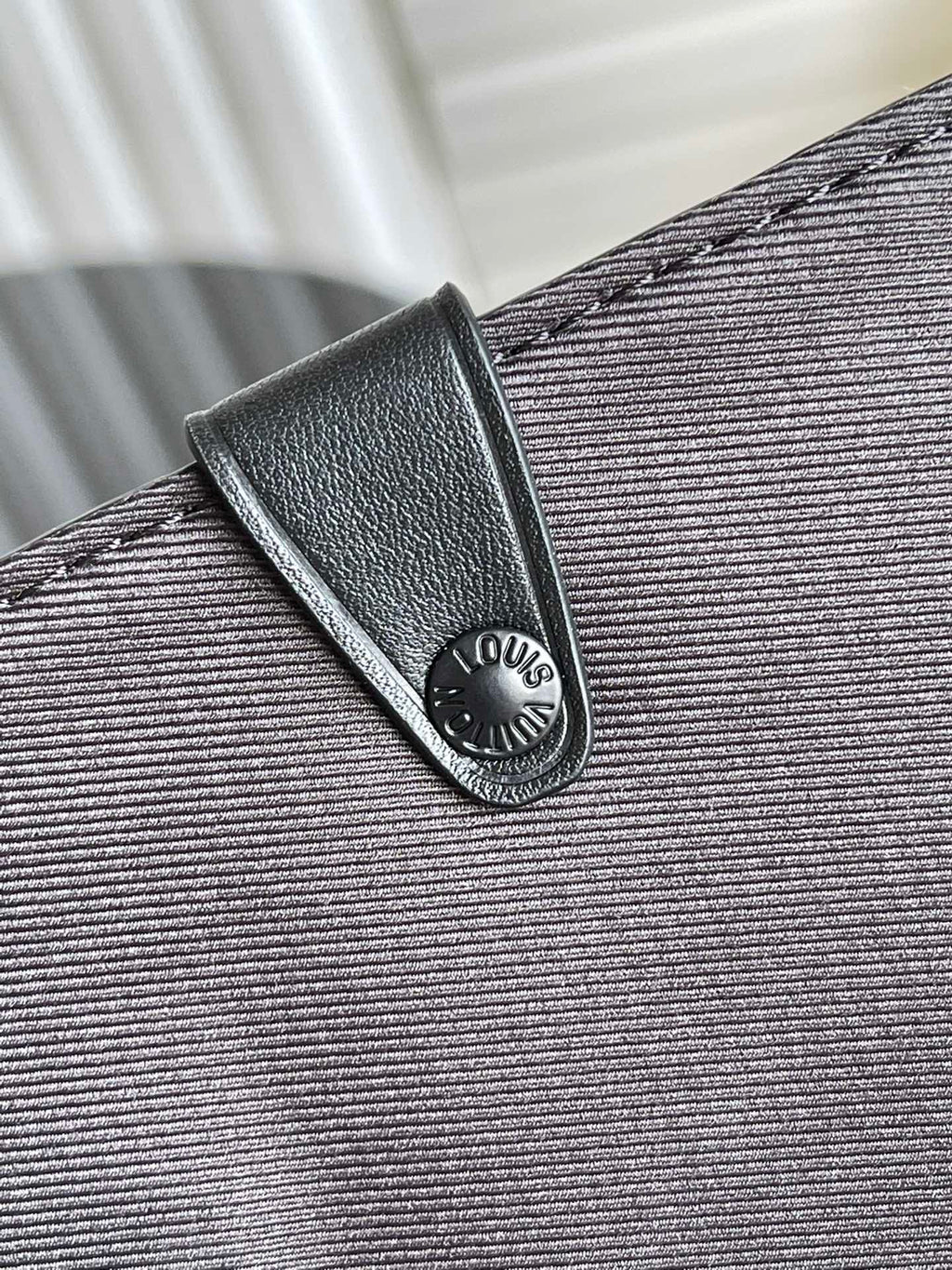 Louis Vuitton Trunk Messenger Taurillon Monogram Black For Men, Bags, Shoulder And Crossbody Bags 9.4in/21cm Louis Vuitton M57726