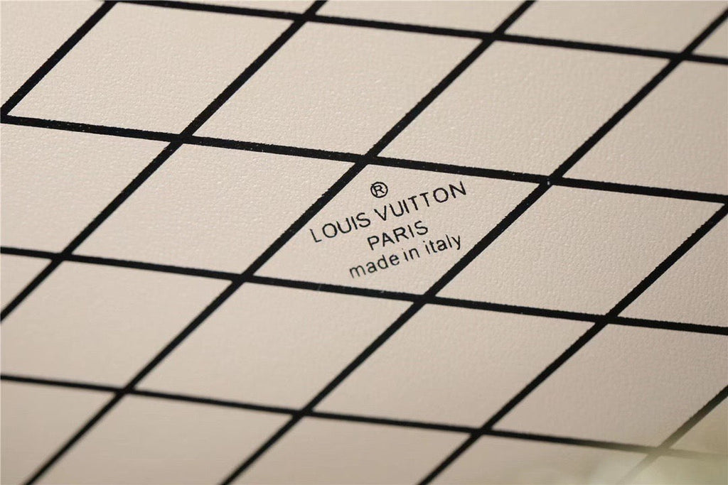 Louis Vuitton Petite Malle High Shiny Alligator SiLouis Vuittoner For Women,  Shoulder And Crossbody Bags 7.9in/20cm Louis VuittonÃƒâ€šÃ‚Â 