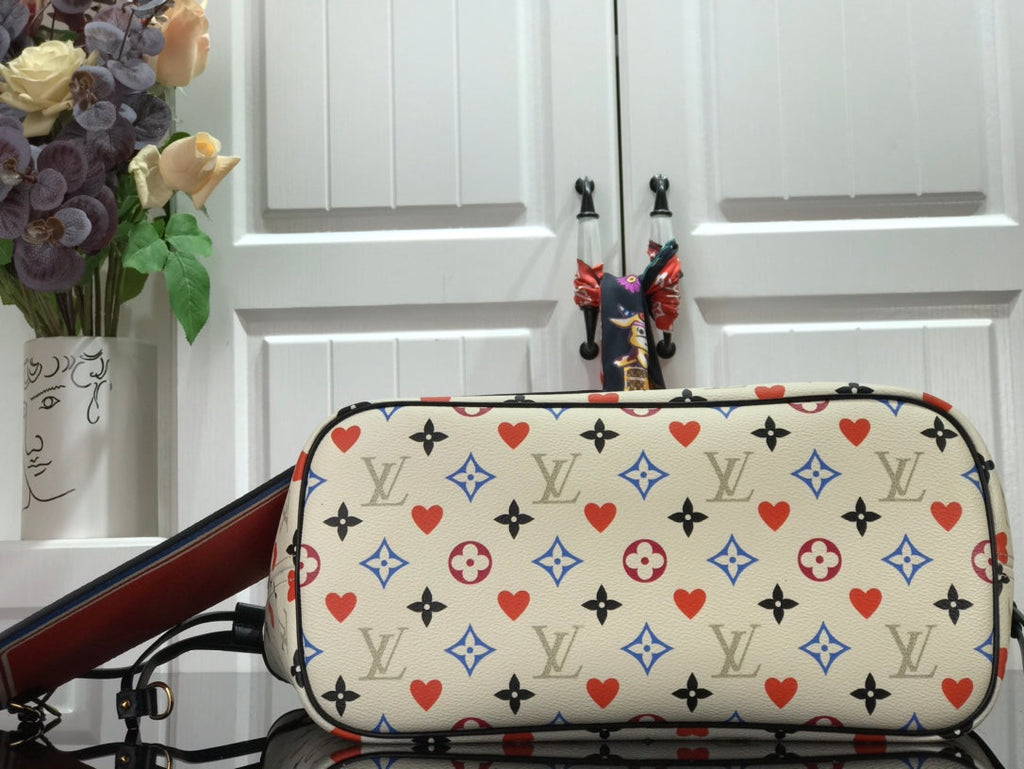 Louis Vuitton Neverfull MM Game On Tote Bag Monogram Canvas White By Nicolas Ghesquiere For Women, Women’s Handbags, Shoulder Bags 12.2in/31cm Louis Vuitton M57462
