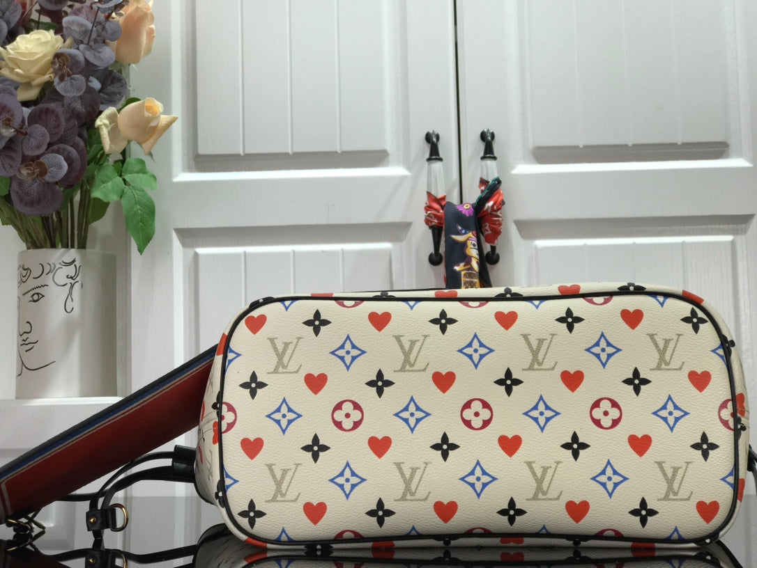 Louis Vuitton Neverfull MM Game On Tote Bag Monogram Canvas White By Nicolas Ghesquiere For Women, WomenÃƒÂ¢Ã¢â€šÂ¬Ã¢â€žÂ¢s Handbags, Shoulder Bags 12.2in/31cm Louis Vuitton M57462