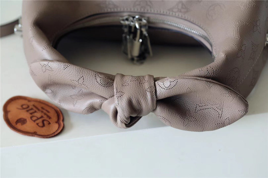 Louis Vuitton Why Knot MM Mahina Galet Beige For Women,  Shoulder And Crossbody Bags 13.4in/34cm Louis Vuitton M20787
