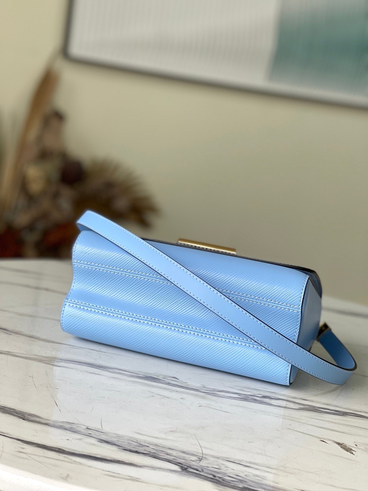 Louis Vuitton Twist MM Monogram GlamIower Bleu Nuage Blue For Women,  Shoulder And Crossbody Bags 9.1in/23cm Louis Vuitton M59627