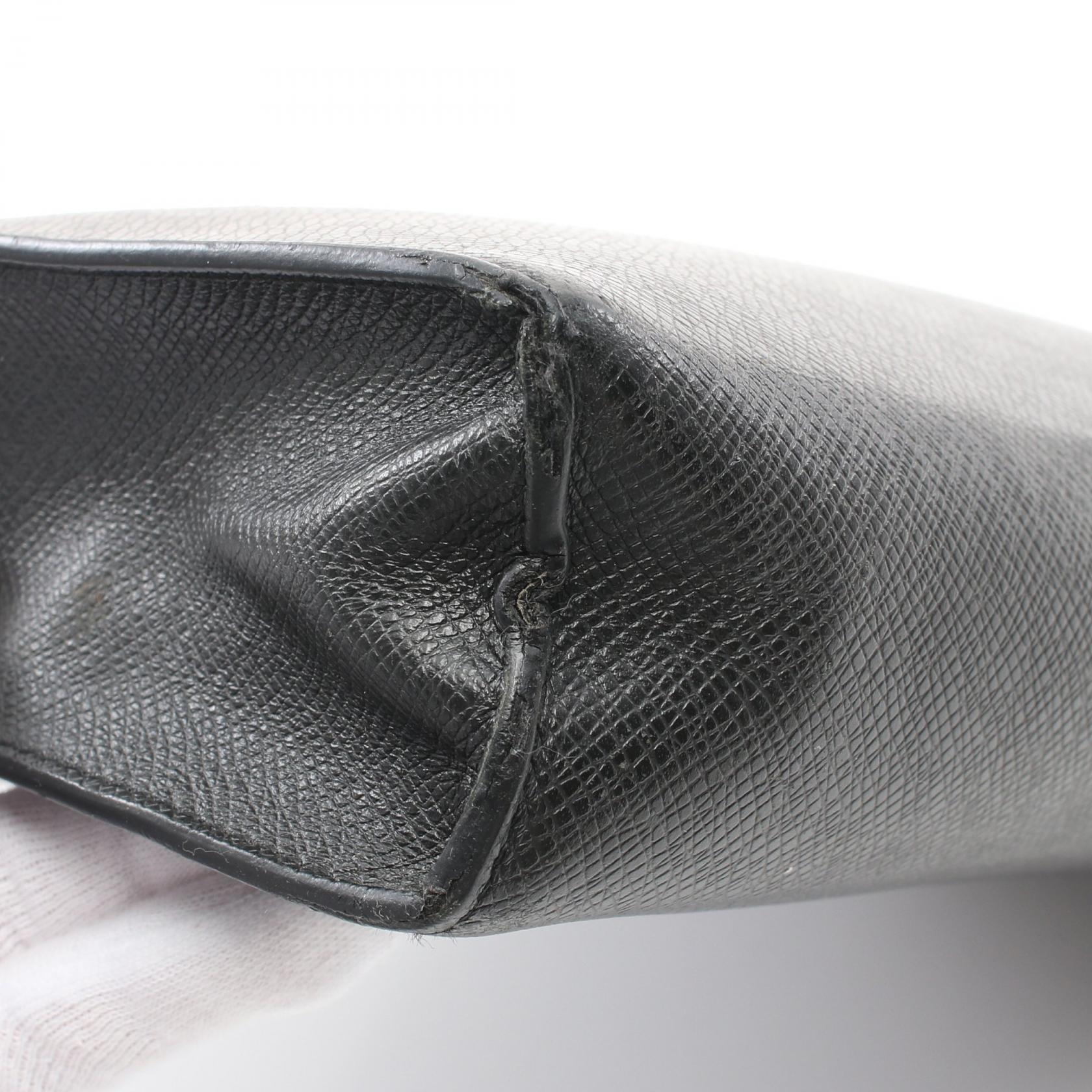 Louis Vuitton Taiga Pochette Voyage MM  Leather Clutch Bag