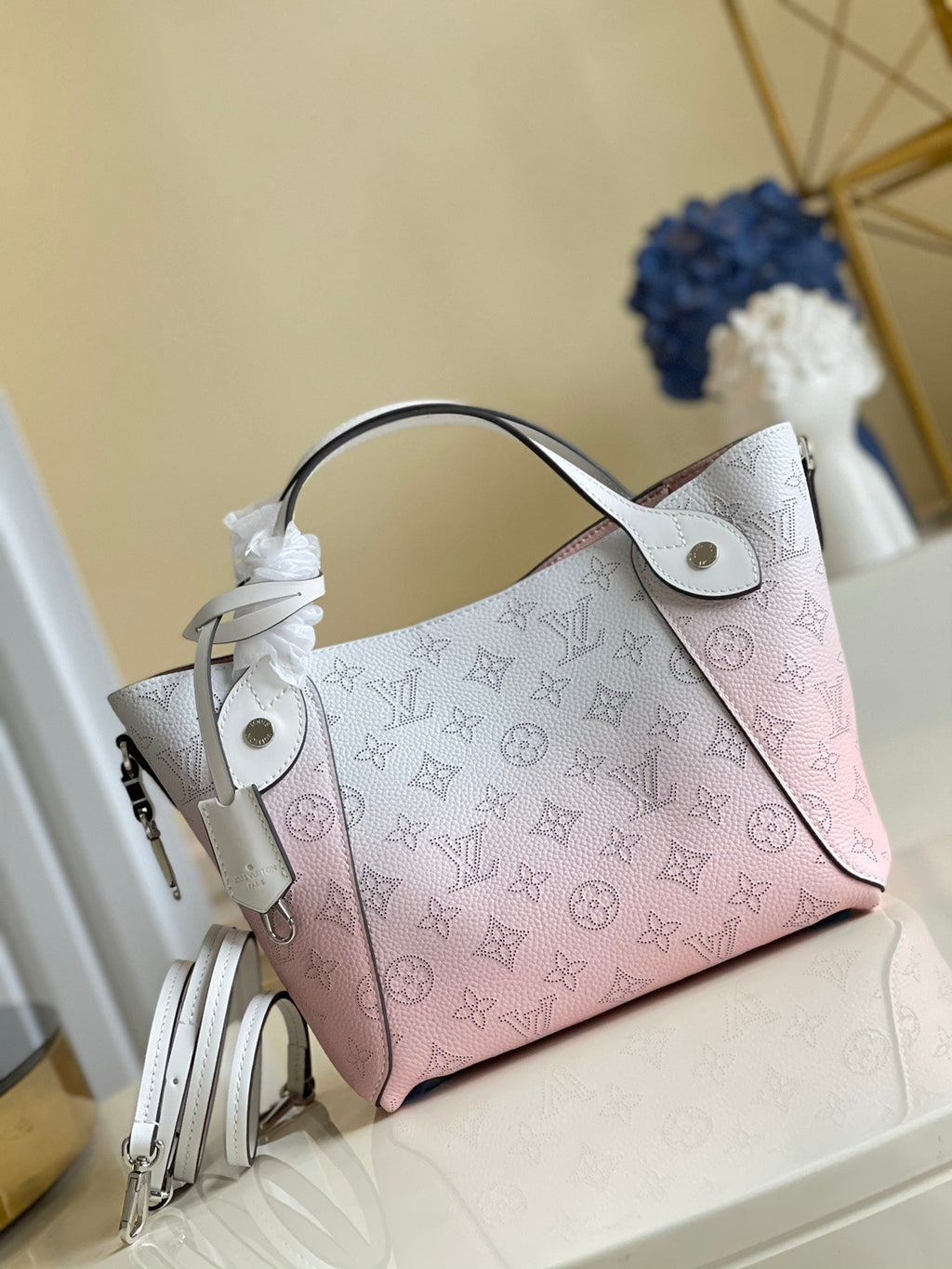 Louis Vuitton Hina PM Bucket Bag GraGLAMIent Pink For Women,  Shoulder And Crossbody Bags 9in/23cm Louis Vuitton M57858