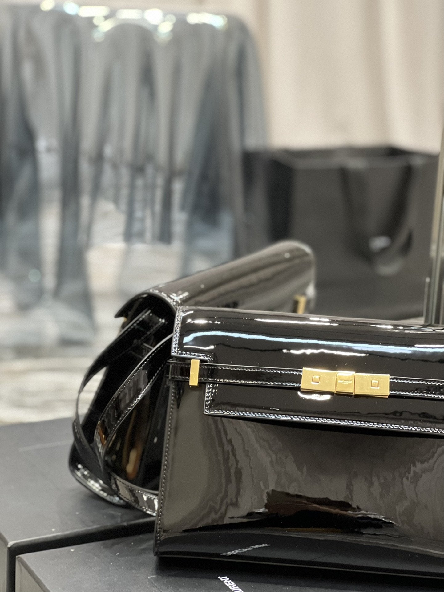 Manhattan Shoulder Bag Black For Women 11.4in/29cm YSL