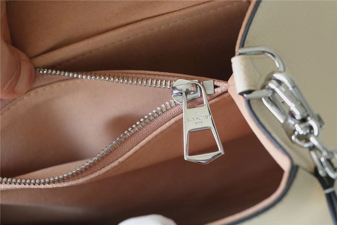 Louis Vuitton Marelle Tote MM Epi White For Women, WomenÃƒÂ¢Ã¢â€šÂ¬Ã¢â€žÂ¢s Handbags, Shoulder And Crossbody Bags 11.8in/30cm Louis Vuitton