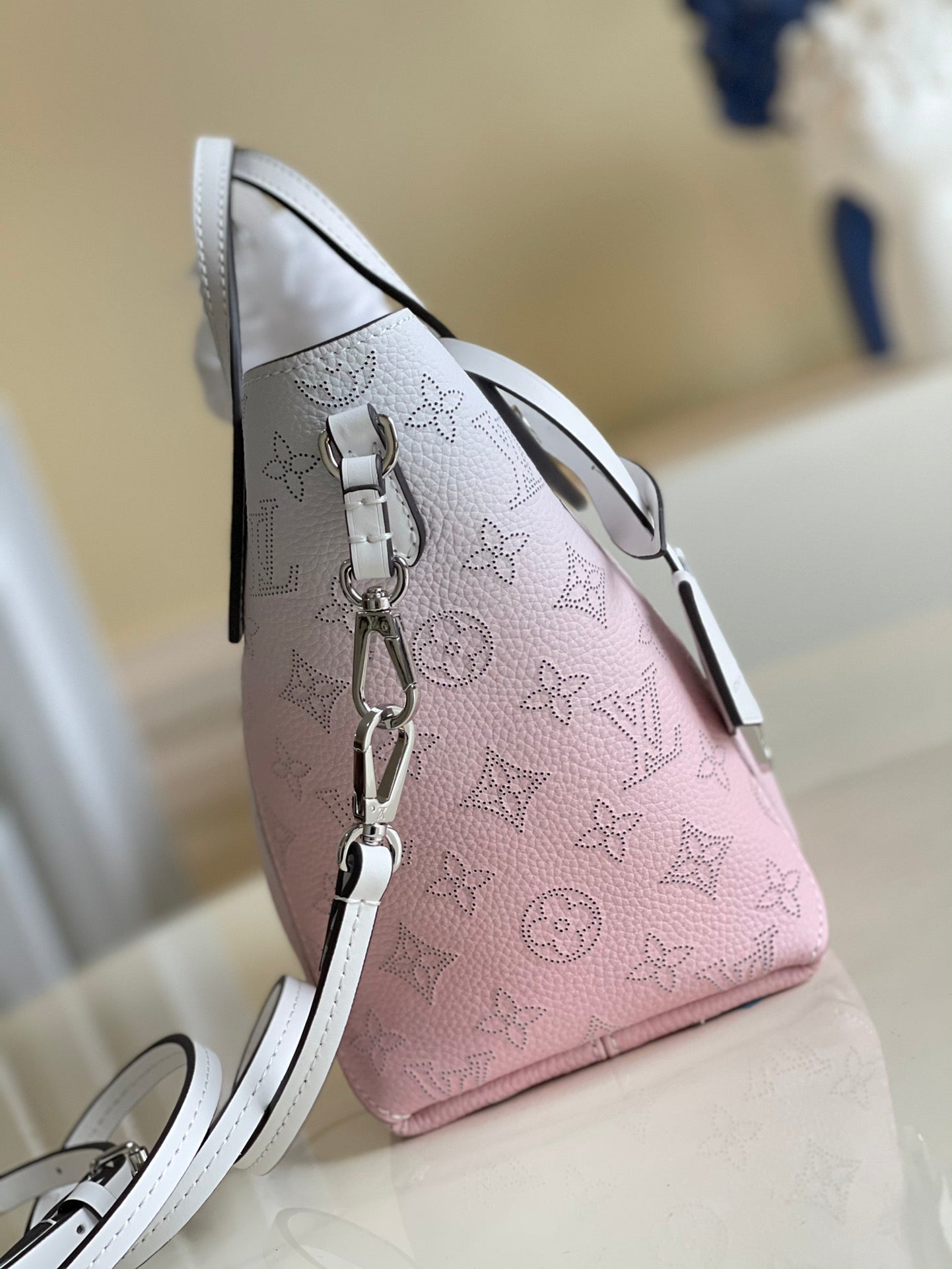 Louis Vuitton Hina PM Bucket Bag Gradient Pink For Women,  Shoulder And Crossbody Bags 9in/23cm Louis Vuitton M57858