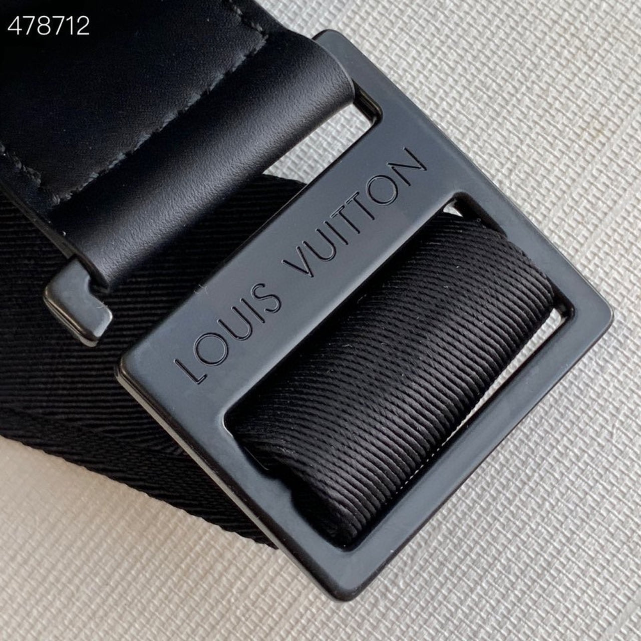 Louis Vuitton Trunk Slingbag Monogram Seal Black For Men, Bags, Crossbody Bags 8.1in/20.5cm Louis Vuitton M57952