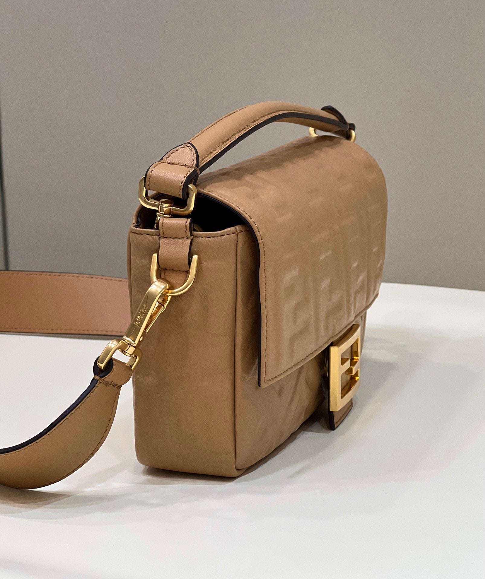 Baguette Brown For Women, Women’s Handbags, Shoulder And Crossbody Bags 10.6in/27cm FF 8BR600