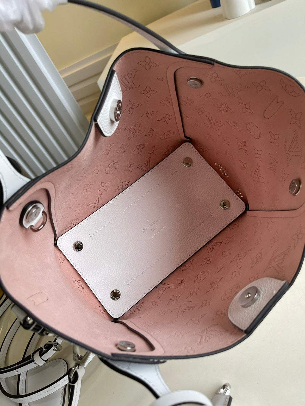 Louis Vuitton Hina PM Bucket Bag Gradient Pink For Women,  Shoulder And Crossbody Bags 9in/23cm Louis Vuitton M57858