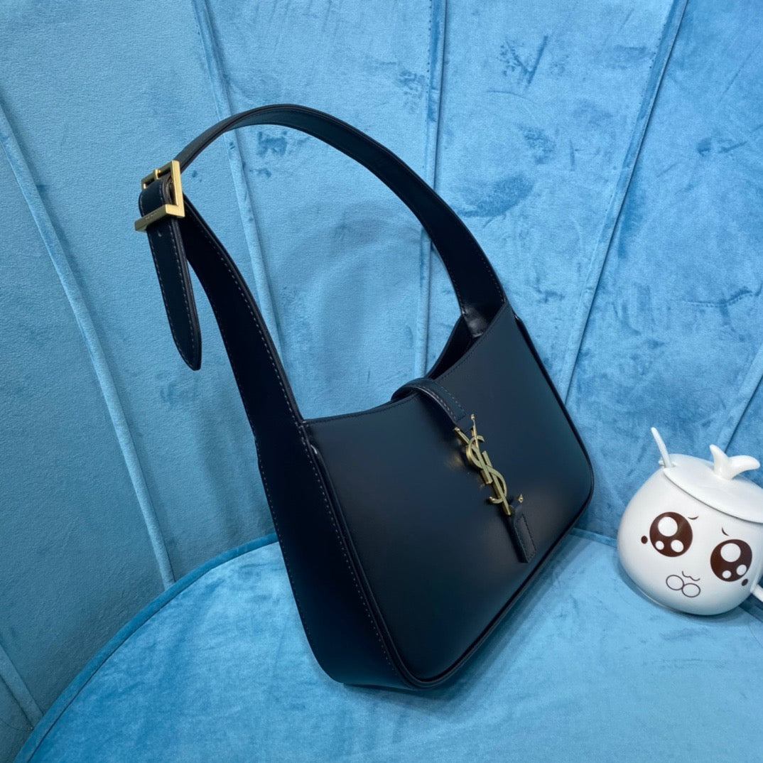 YSSL Le 5 Ã 7 Hobo Bag In Smooth Black For Women 9in/23cm YSL 6572282R20W1000