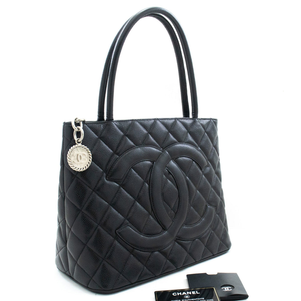 CHANEL SiLouis Vuittoner Medallion Caviar Shoulder Bag Grand Shopping Tote i75
