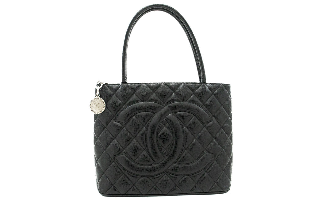 CHANEL SiLouis Vuittoner Medallion Caviar Shoulder Bag Grand Shopping Tote i75