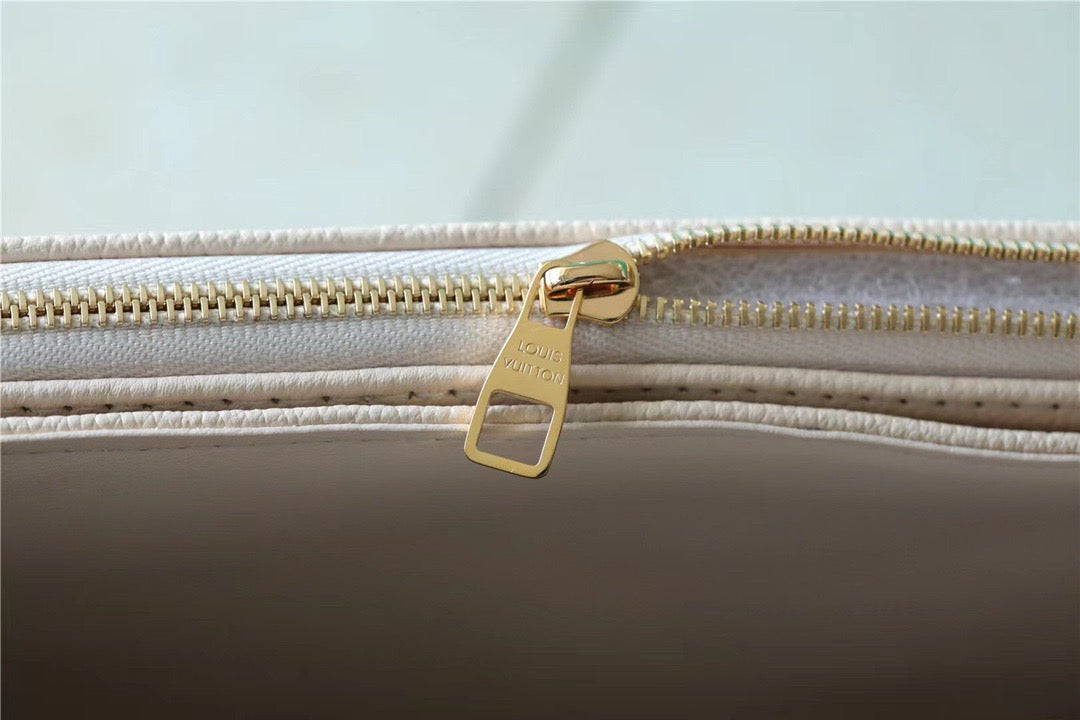 Louis Vuitton MarGLAMIau Monogram Empreinte Cream Beige For Women,  Shoulder And Crossbody Bags 9.6in/29.5cm Louis Vuitton M46201