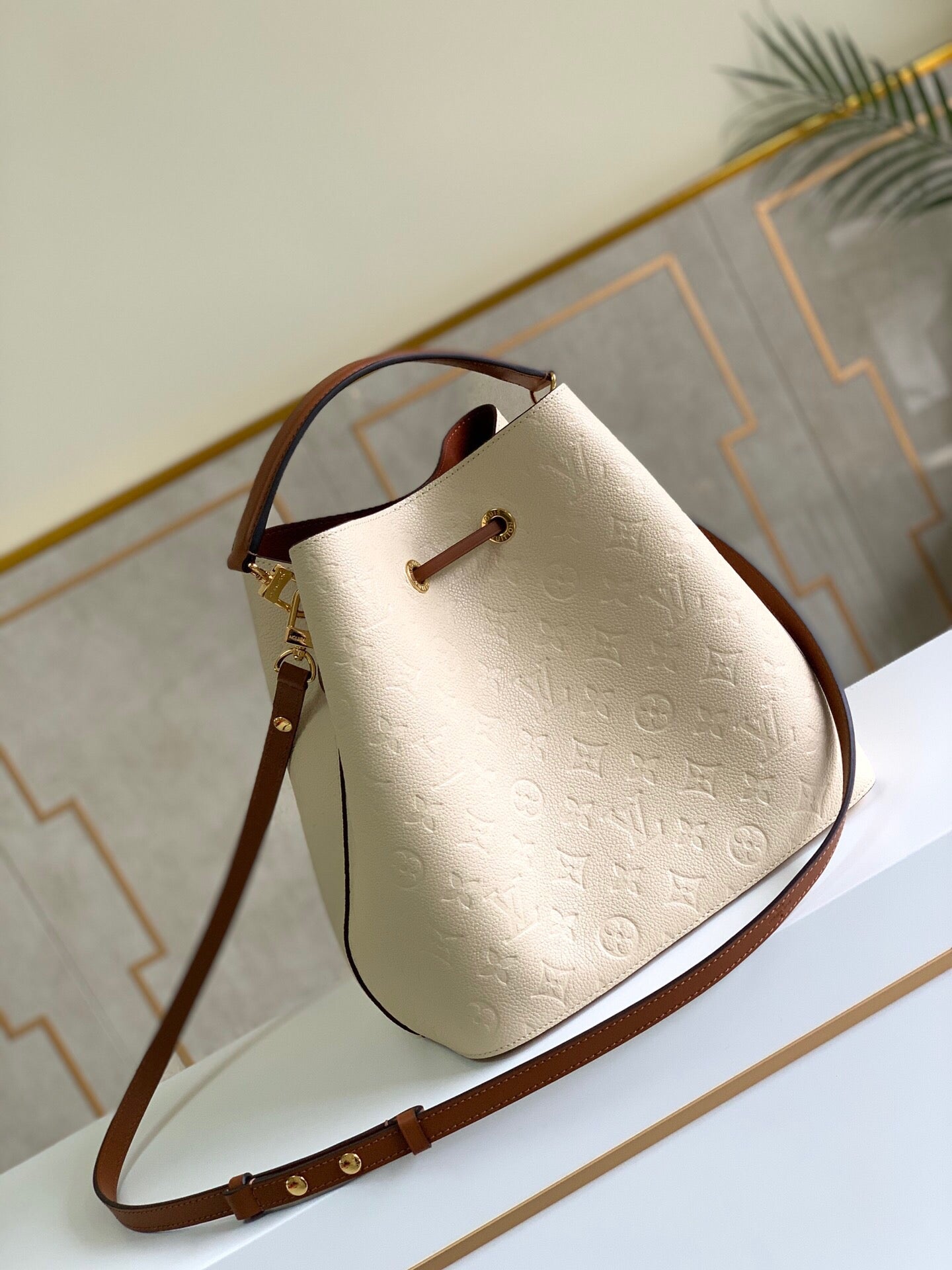Louis Vuitton NeoNoe MM Bucket Bag Monogram Empreinte Creme For Women, WomenÃƒÂ¢Ã¢â€šÂ¬Ã¢â€žÂ¢s Bags, Shoulder Bags 10.2in/26cm Louis Vuitton M45307