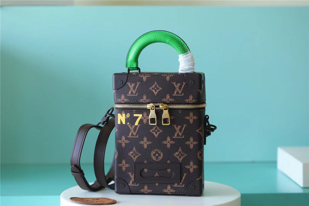 Louis Vuitton Vertical Box Trunk Monogram Canvas For Men, Bags, Shoulder And Crossbody Bags 8.7in/22cm Louis Vuitton M59664