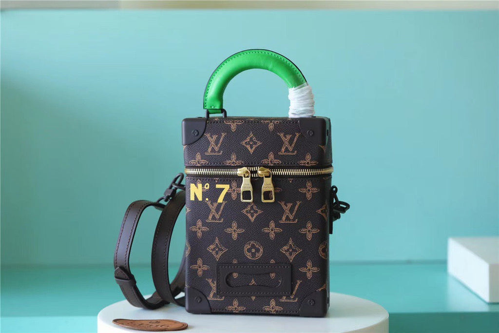 Louis Vuitton Vertical Box Trunk Monogram Canvas For Men, Bags, Shoulder And Crossbody Bags 8.7in/22cm Louis Vuitton M59664