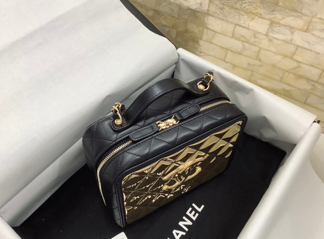 Chanelouis Vuittonanity Case Black With Gold Metal For Women Handbags, Shoulder And Crossbody Bags 7.2in/19cm AS2900