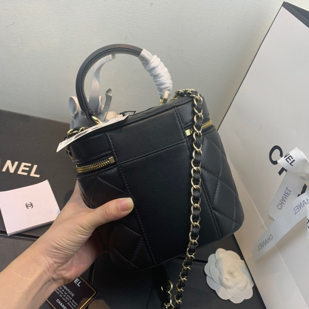 Chanelouis Vuittonanity Case Gold Hardware Black For Women Handbags, Shoulder Bags 7.9in/20cm AS2061Ã‚Â 
