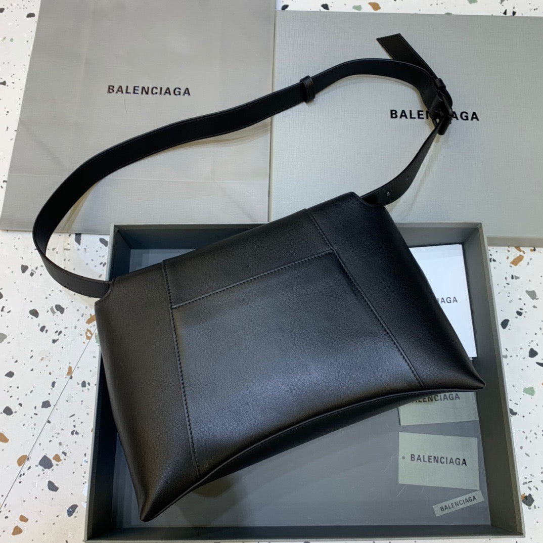 Downtown MeDiorum Shoulder Bag In Black, For Women,  Bags 12.6in/32cm 67135429S171000