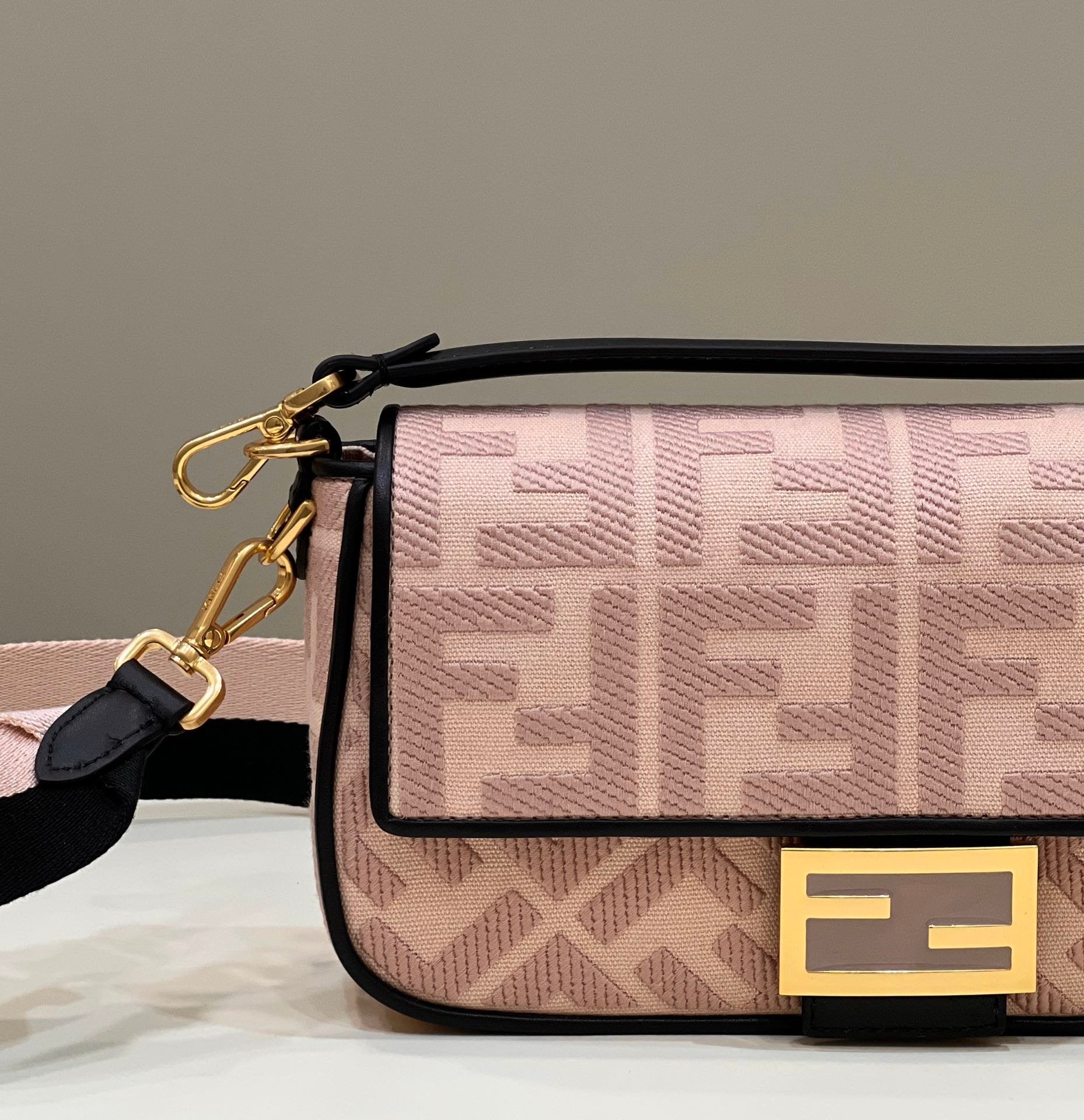 Baguette Light Pink For Women, Women’ Handbags, Shoulder And Crossbody Bags 10.6in/27cm FF 8BR600