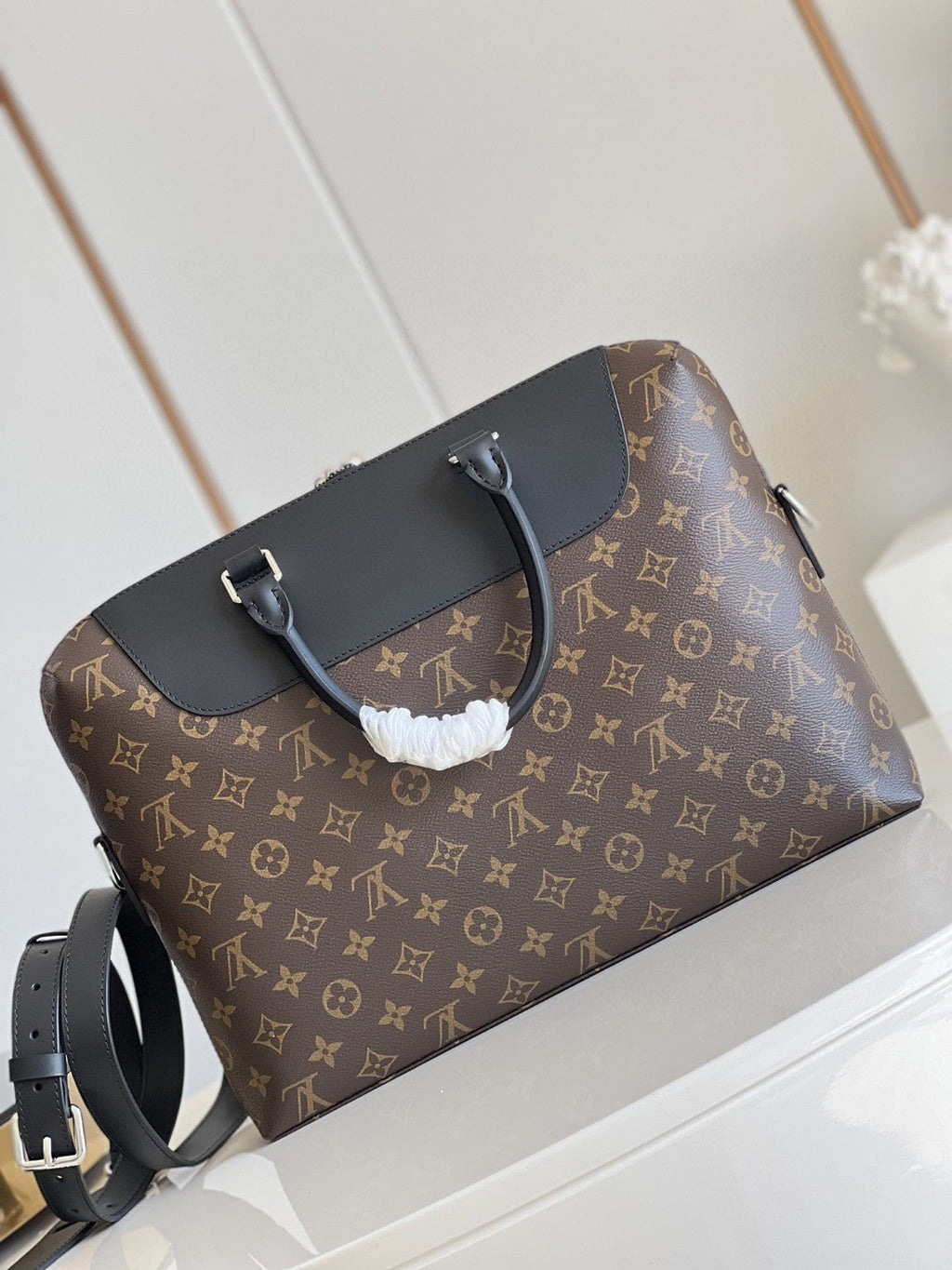 Louis Vuitton Porte Documents Jour Business Bag Monogram For Men, Bags, Shoulder And Crossbody Bags 14.6in/37cm Louis Vuitton