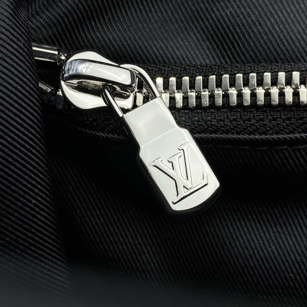 Louis Vuitton New GlamIap Messenger Bag Taiga Grey For Men, Bags, Shoulder And Crossbody Bags 11.1in/28.3cm Louis Vuitton