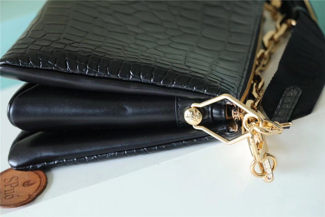 Louis Vuitton Coussin PM High Shiny Alligator Black For Women,  Shoulder And Crossbody Bags 10.2n/26cm Louis VuittonÃƒâ€šÃ‚Â 