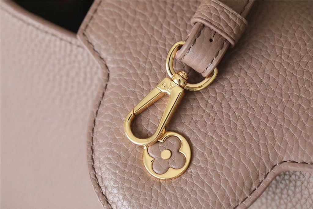 Louis Vuitton Capucines Taurillon Light Brown For Women,  Shoulder And Crossbody Bags 26cm/10.6in Louis Vuitton