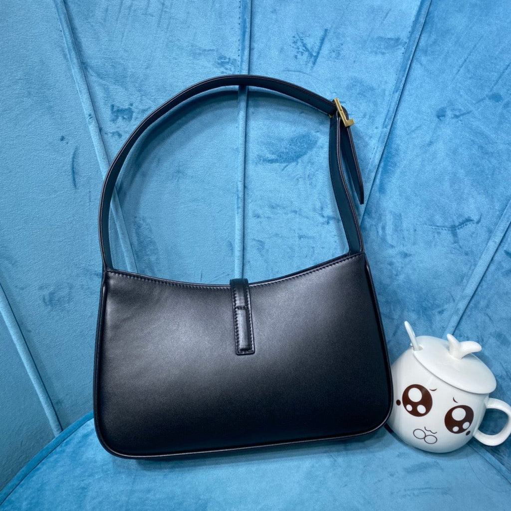 YSSL Le 5 Ã 7 Hobo Bag In Smooth Black For Women 9in/23cm YSL 6572282R20W1000