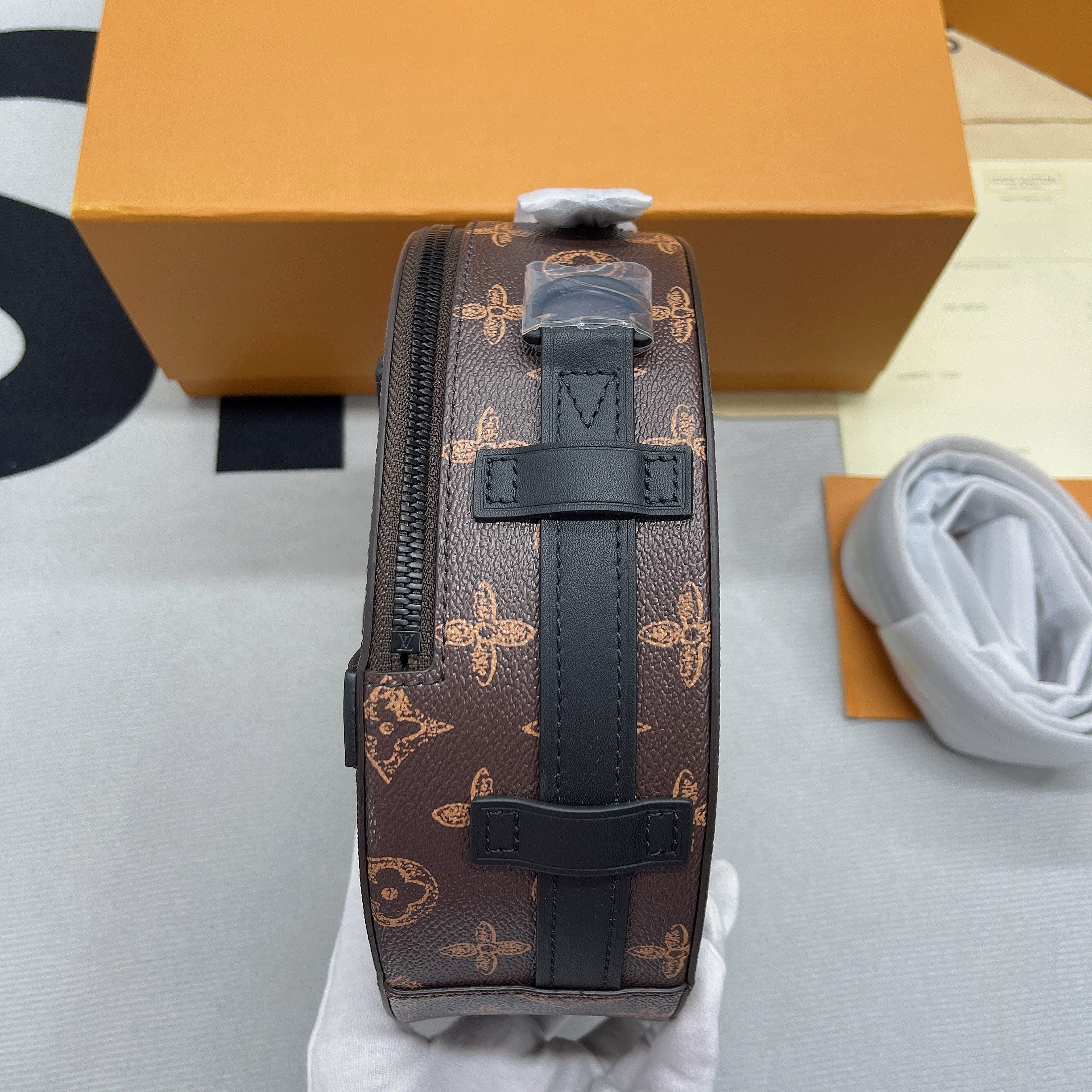 Louis Vuitton Wheel Box Monogram Canvas For Women, WomenÃƒÂ¢Ã¢â€šÂ¬Ã¢â€žÂ¢s Handbags, Shoulder Bags And Crossbody Bags 9.1in/23cm Louis Vuitton M59706Ãƒâ€šÃ‚Â 
