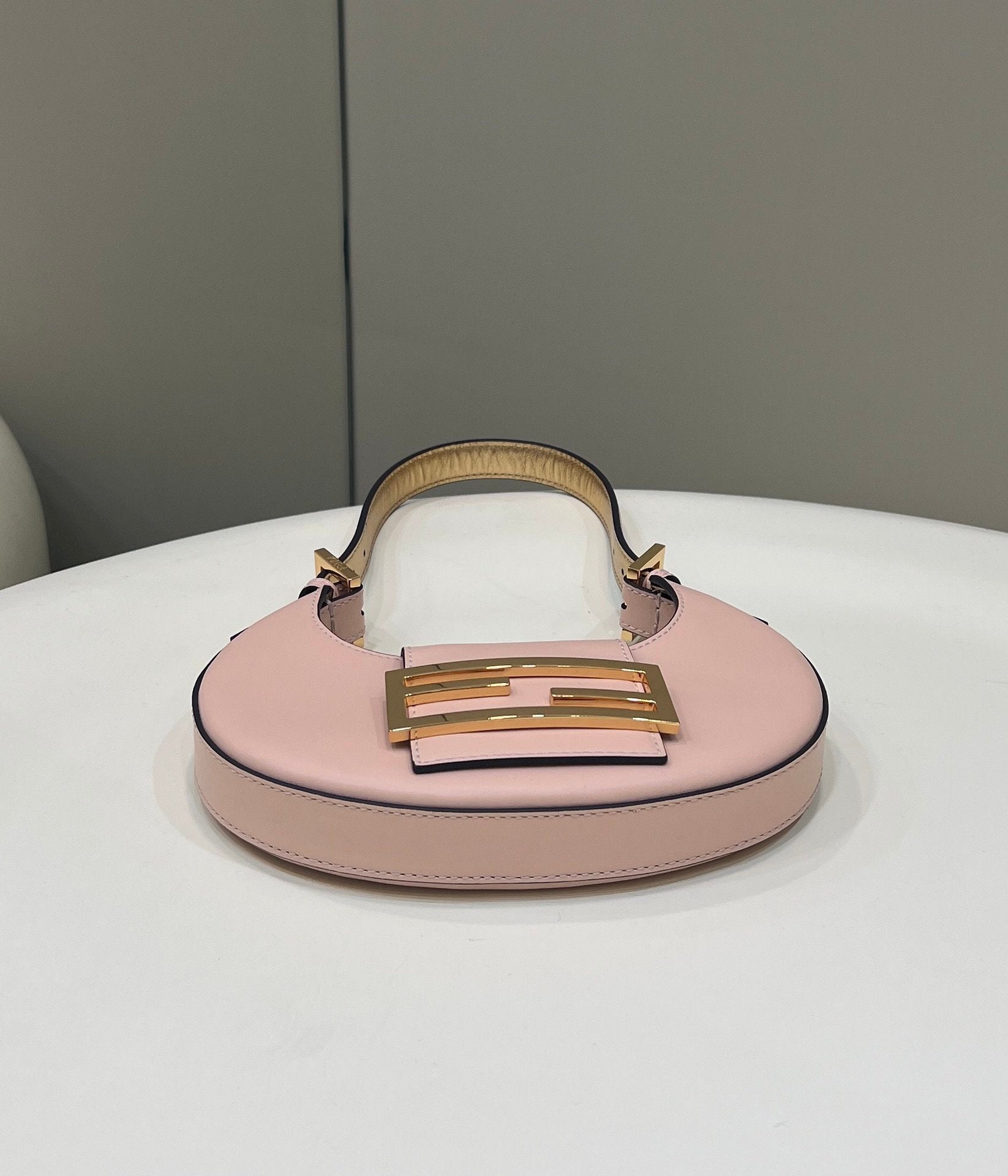 FI Cookie Pale Pink For Women, Handbags, Shoulder Bags 7.4in/19cm Pink FF 8BS065AAIWF14N1