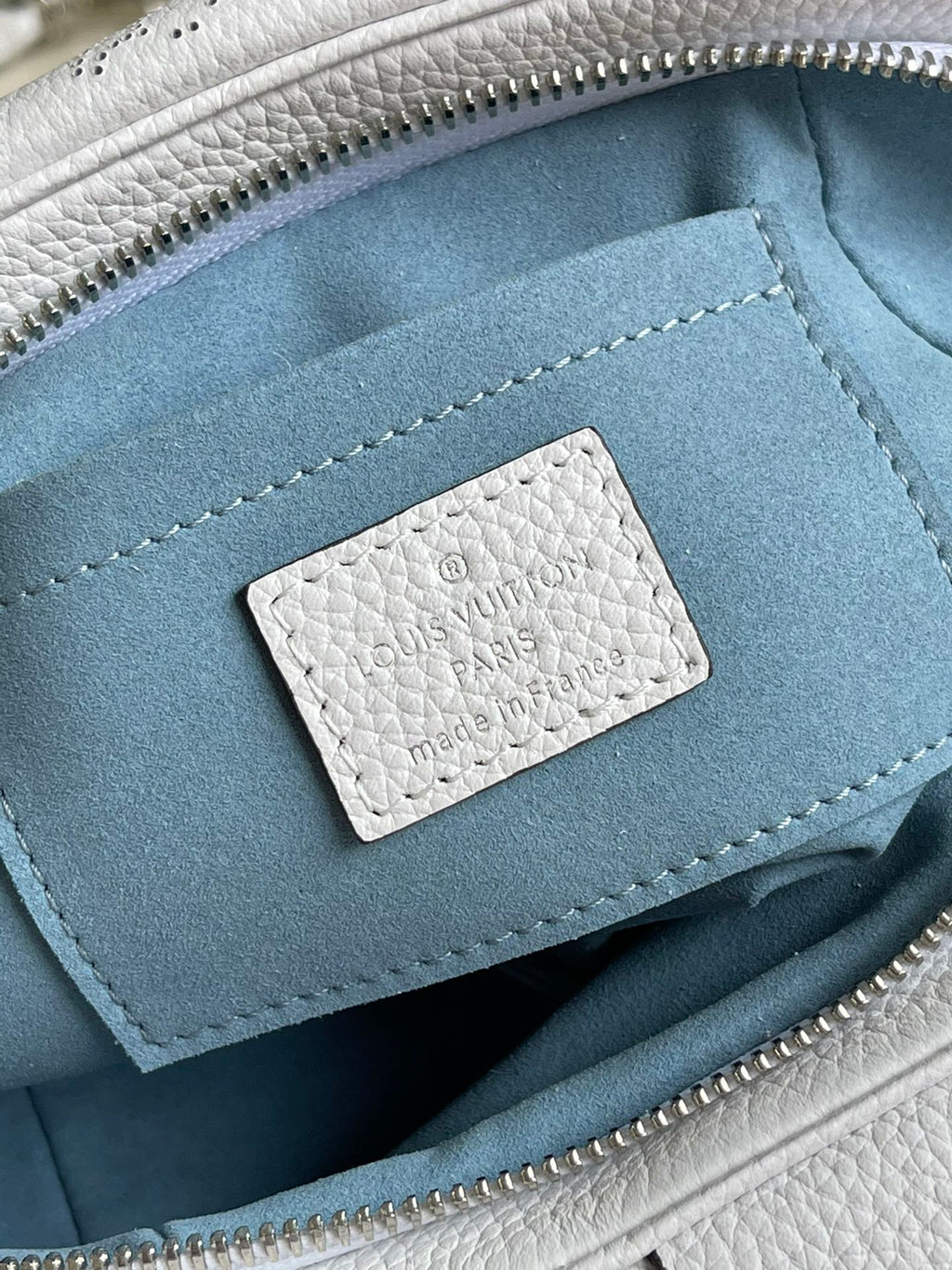 Louis Vuitton Scala Mini Pouch Mahina Gradient Blue For Women, Women’s Bags, Shoulder And Crossbody Bags 9.1in/23cm Louis Vuitton M80497