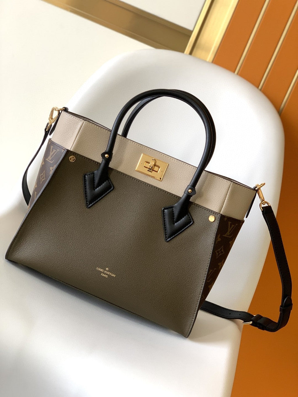 Louis Vuitton On My Side MM Tote Bag Monogram Canvas Laurier Green For Women,  Shoulder Bags 12in/31cm Louis Vuitton M55302