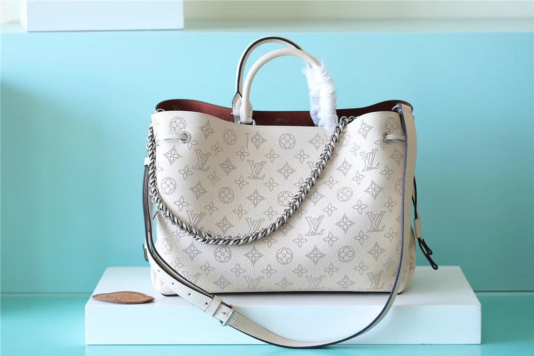 Louis Vuitton Bella Tote Mahina Creme Beige For Women,  Shoulder And Crossbody Bags 12.6in/32cm Louis Vuitton M59203