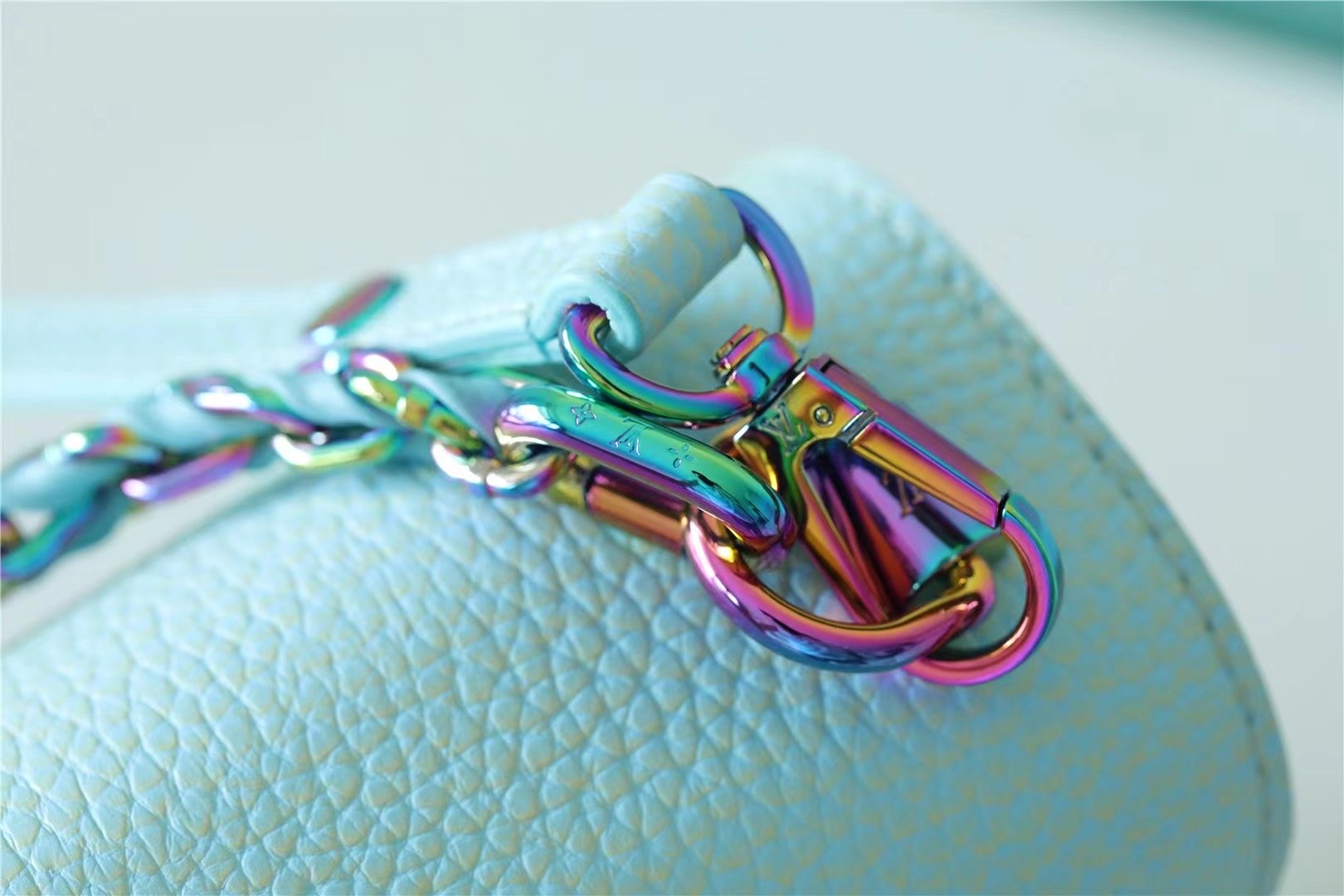 Louis Vuitton Twist MM Grain Blue For Women,  Shoulder And Crossbody Bags 9.1in/23cm Louis Vuitton M20694