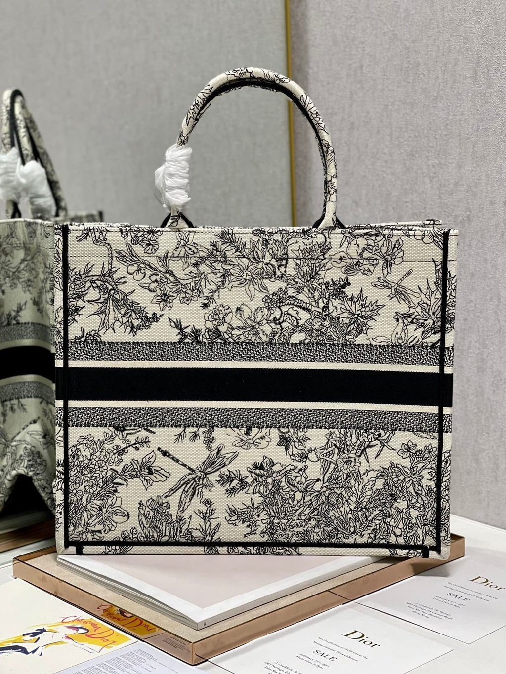 Dior Large Book Tote Blue Toile de Jouy Flowers Embroidery, Blue/Beige, For Women Women’s Handbags, Shoulder Bags, 42cm CD M1286ZTQW_M808