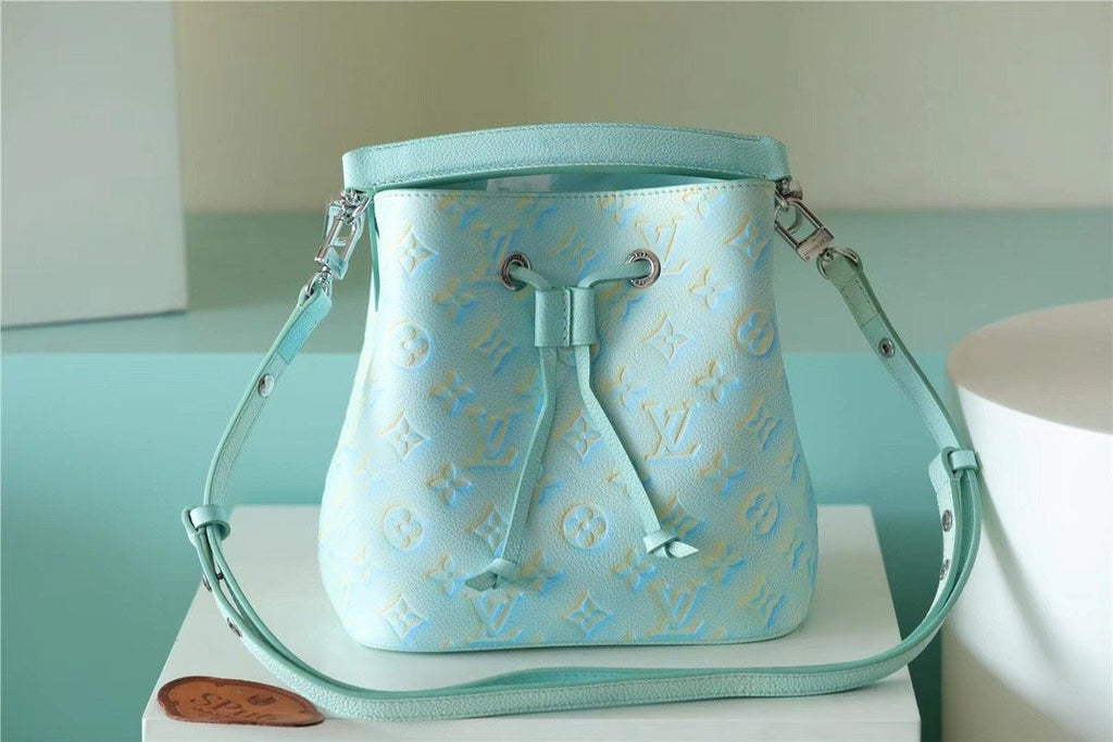 Louis Vuitton NeoNoe Burberry Monogram Empreinte Mint For Women,  Shoulder And Crossbody Bags 7.9in/20cm Louis Vuitton