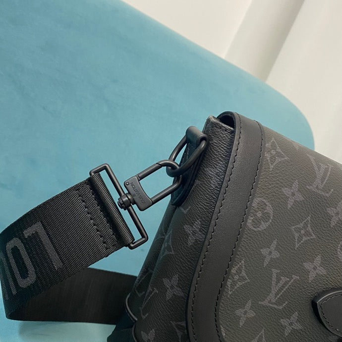 Louis Vuitton Saumur Messenger Monogram Eclipse Canvas For Men, Bags, Shoulder And Crossbody Bags 11.8in/30cm Louis Vuitton M45911