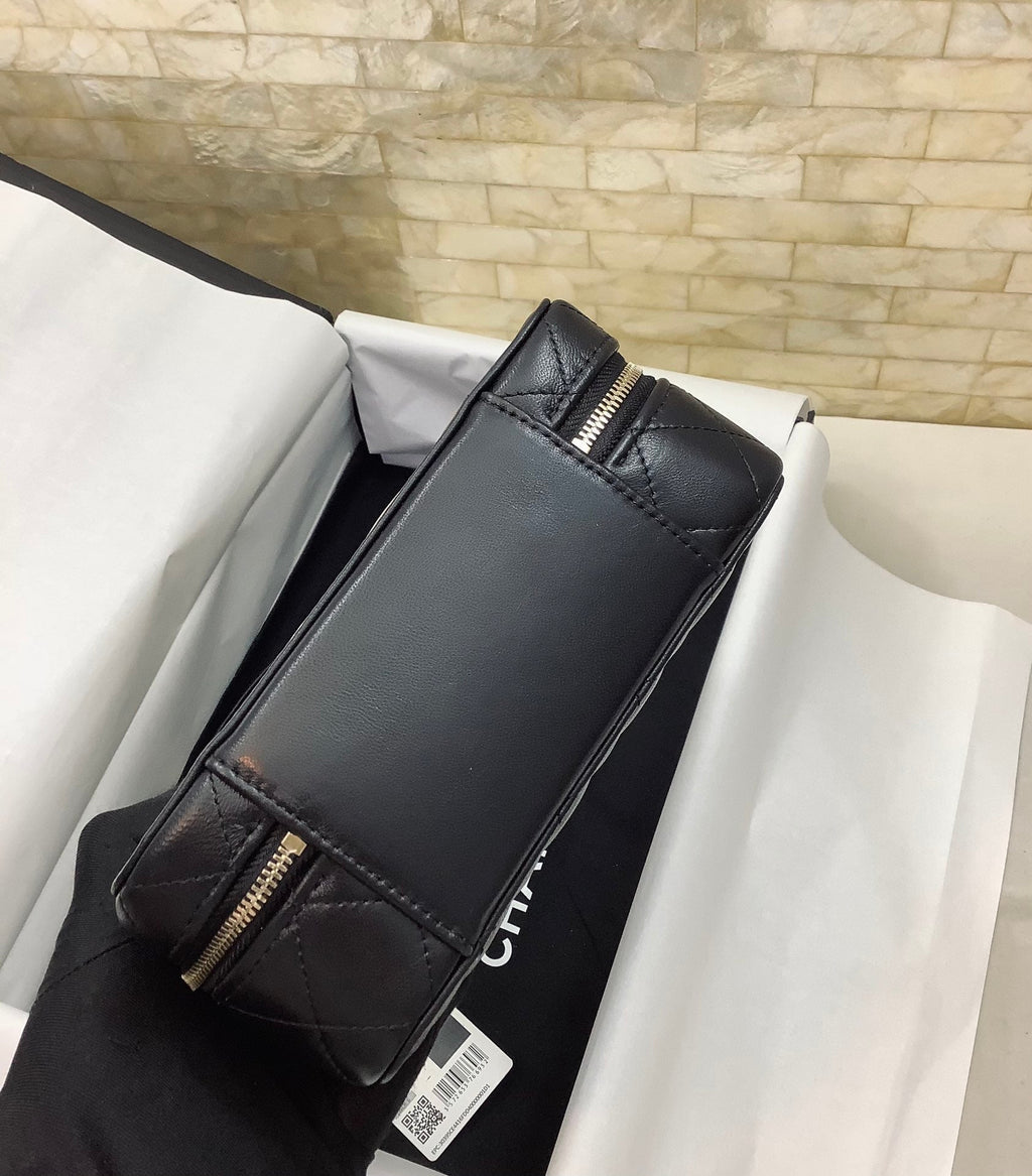 Chanelouis Vuittonanity Case Black With Gold Metal For Women Handbags, Shoulder And Crossbody Bags 7.2in/19cm AS2900