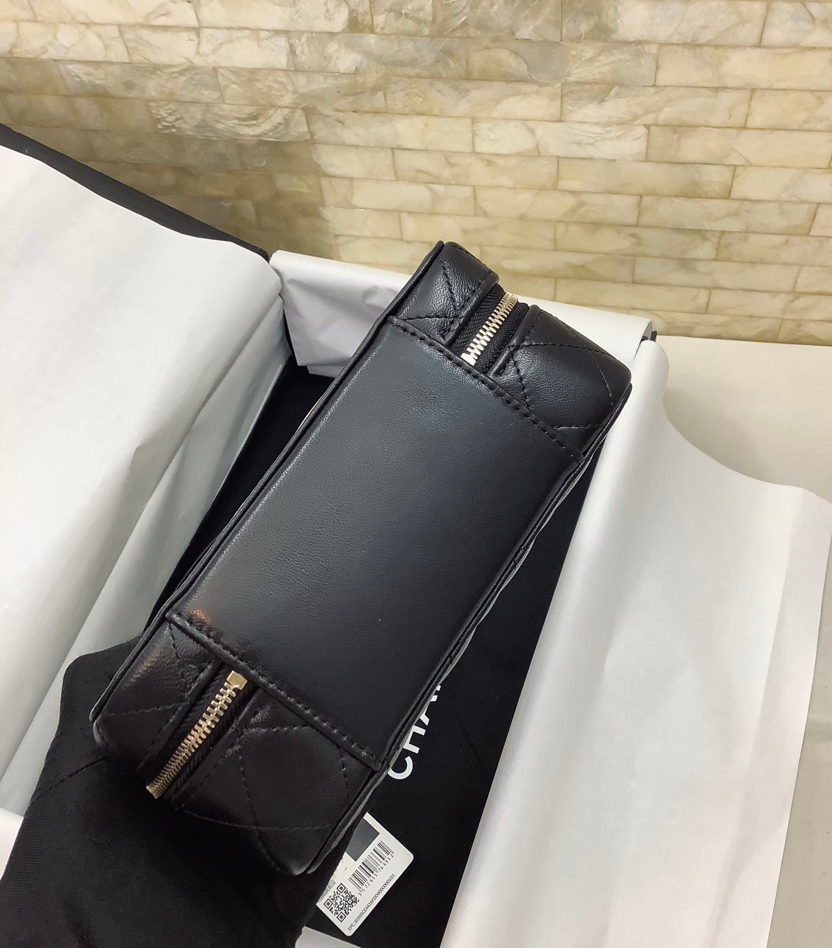 Chanelouis Vuittonanity Case Black With Gold Metal For Women Handbags, Shoulder And Crossbody Bags 7.2in/19cm AS2900