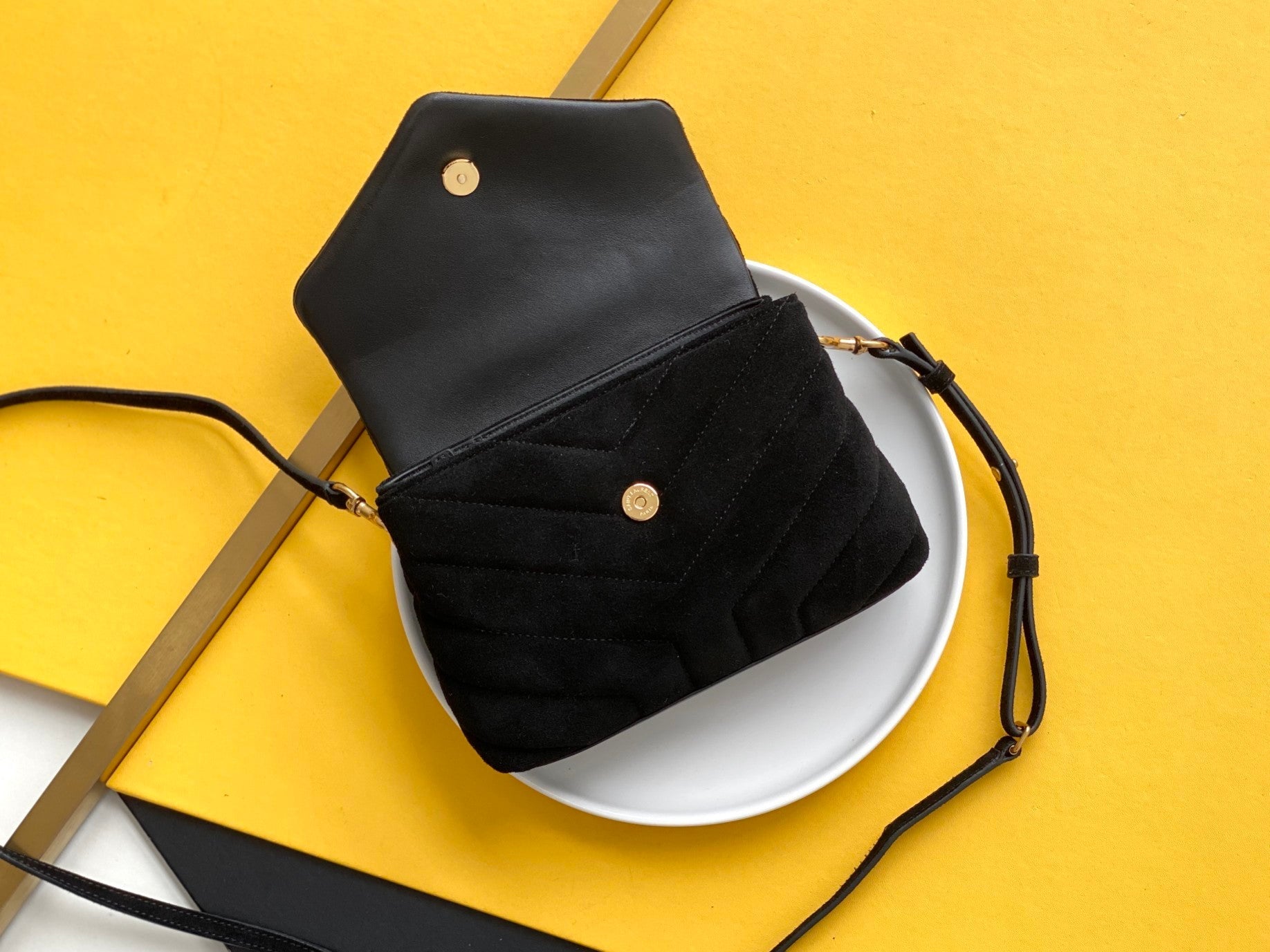 Top Quality Loulou Toy Strap Bag With Gold Hardware For Women 7.8in/20cm YSL 6784011U8271000