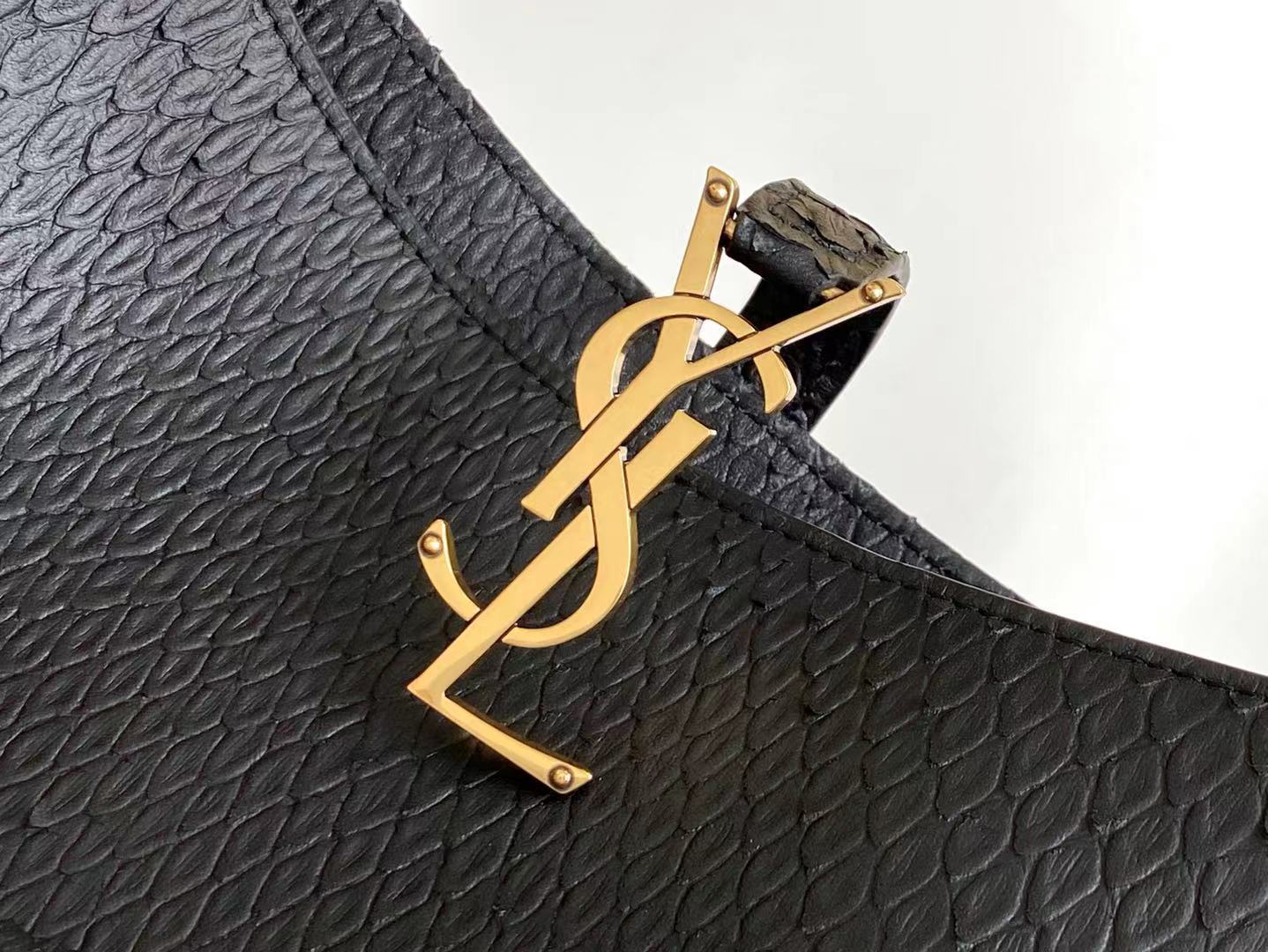 Top Quality LE 5 Ã 7 Hobo Bag Black Material For Women 9in/23cm YSL 657228EAAAU1000