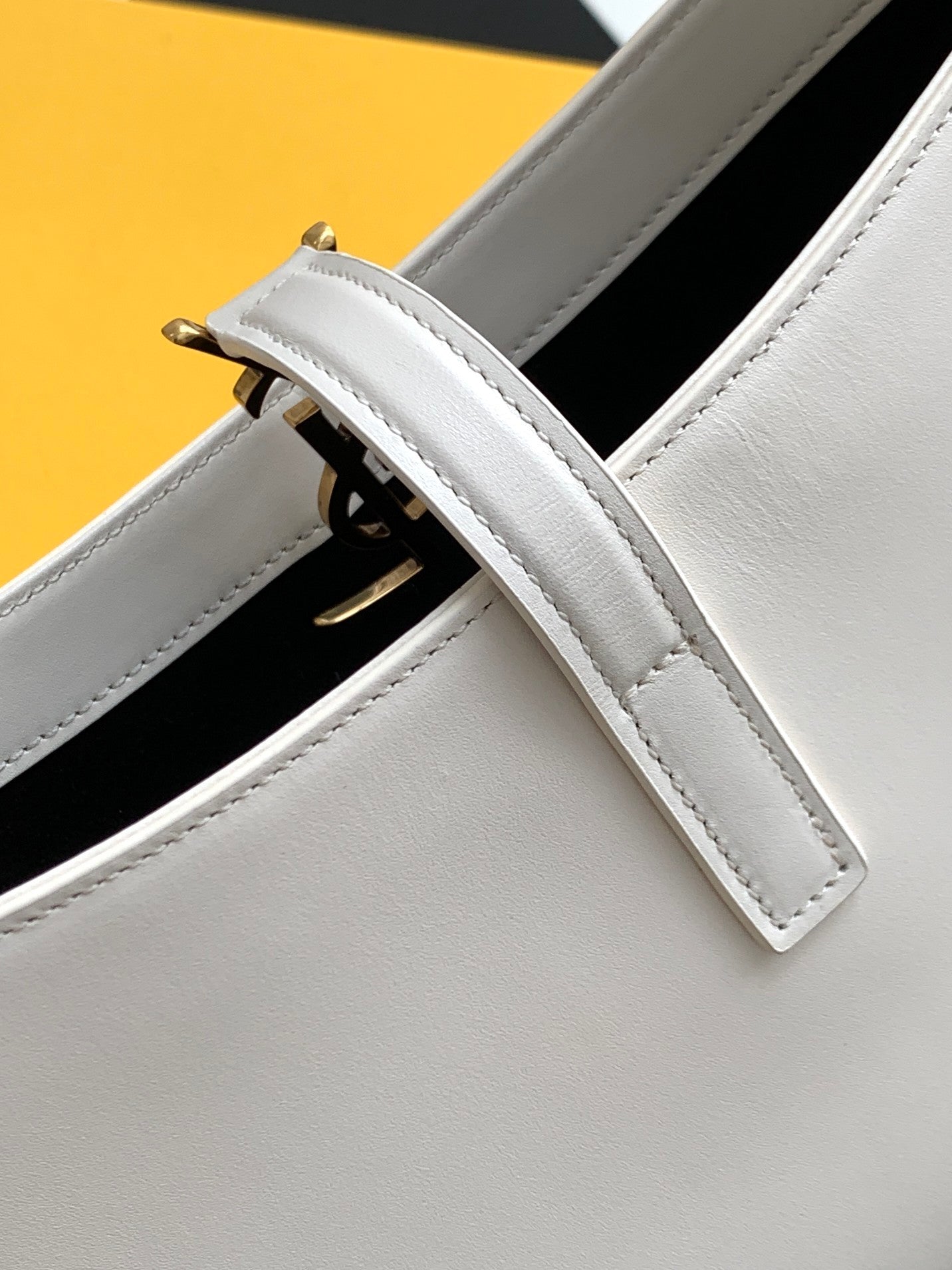 Top Quality LE 5 Ã 7 Hobo Bag White Material For Women 9in/23cm YSL 6572282R20W9207